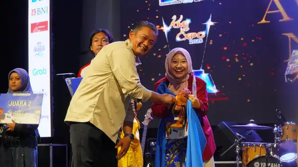 Mahasiswi PAI UMM Torehkan Prestasi Multitalenta, dari Juara Stand Up Comedy hingga Founder Bisnis