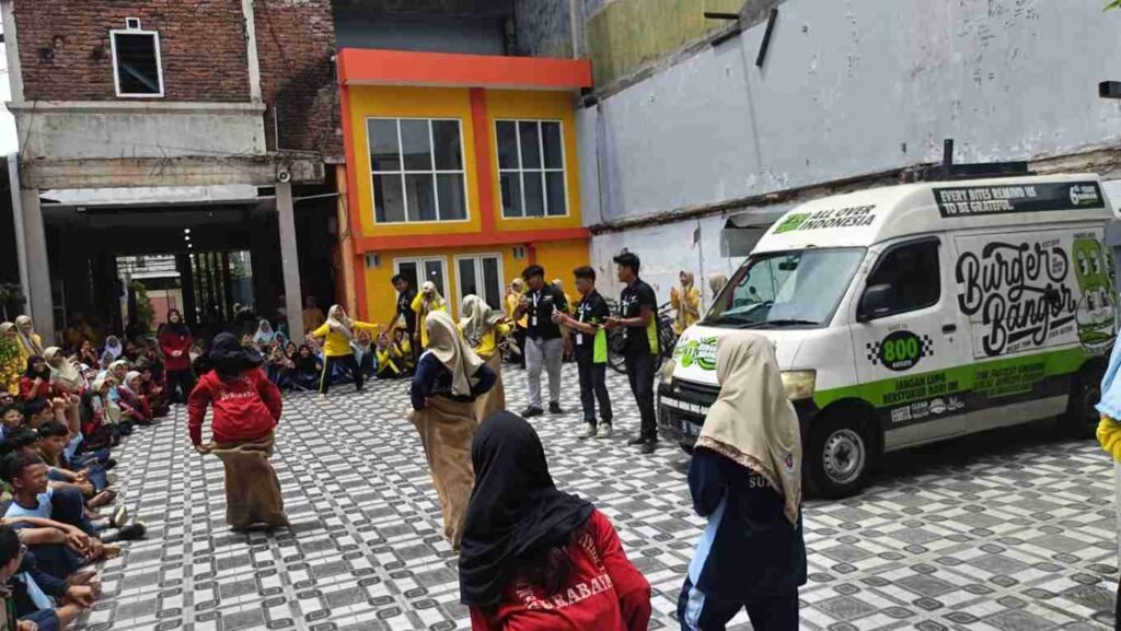 Burger Bangor Goes to School di Spemsa Surabaya