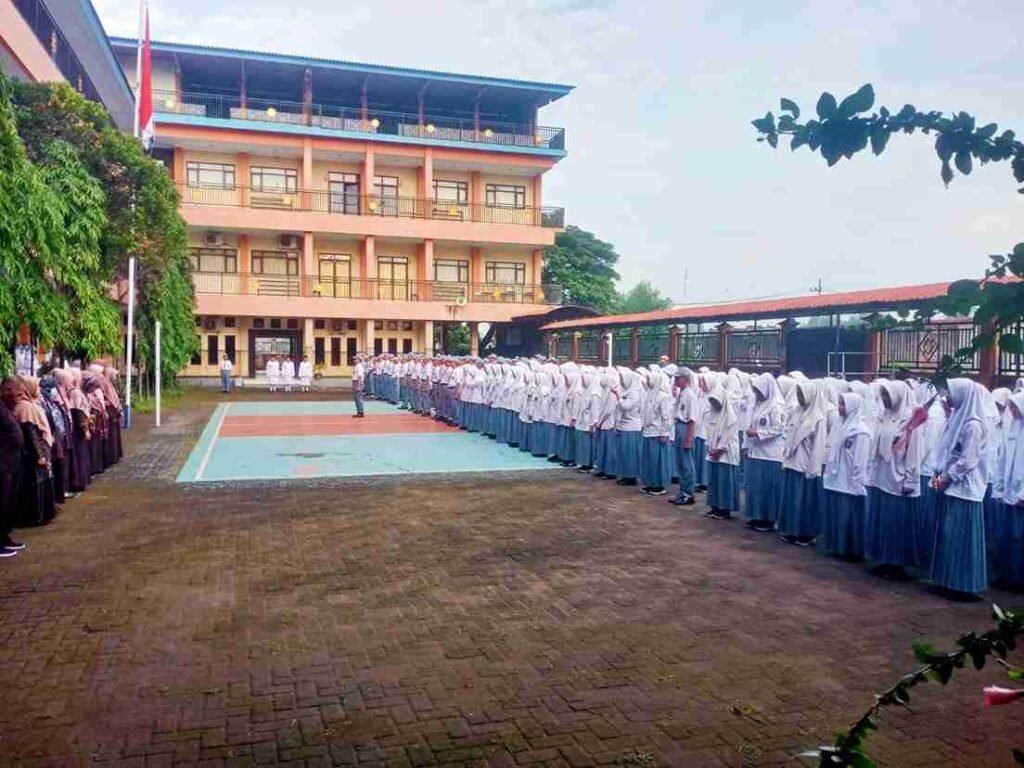 Ngaji Morning dan Upacara Senin, SMAMUGA Tanamkan Disiplin dan Karakter Islami Sejak Pagi