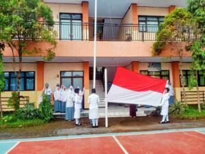 Pembina Upacara Tekankan Disiplin dan Pembiasaan Positif Peserta Didik Smamuga