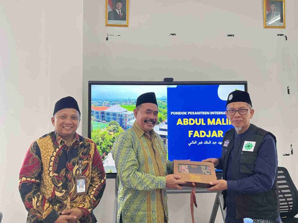 Perkuat Sinergi AUM, PDM Banjarbaru Kunjungi PPI Abdul Malik Fadjar