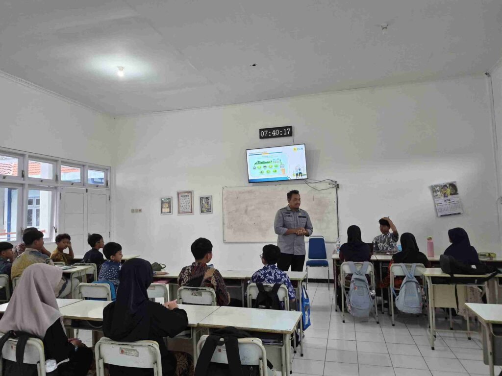 Bahaya Layangan di Dekat Jaringan Listrik, Edukasi Keselamatan melalui Program Orang Tua Mengajar