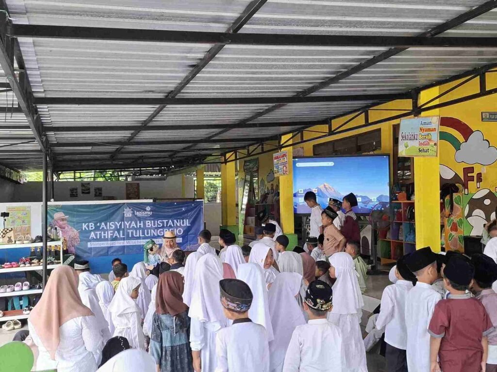 Lazismu Berkisah Hadir di KB ABA Tulungrejo, Dakwah Ceria Isra Mi’raj Bersama Kak Asli dan Tarjo