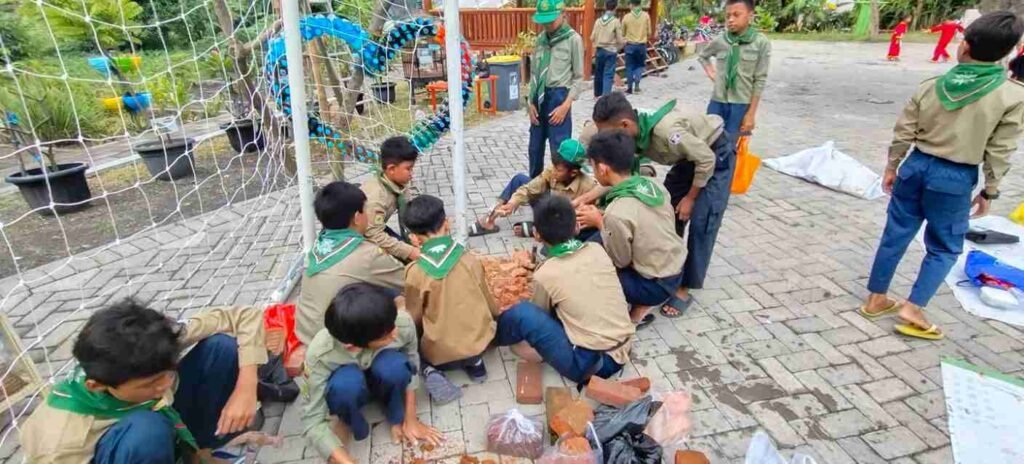 Praktik Pembuatan Telur Asin di SD Almadany, Wujud Implementasi Kurikulum Merdeka