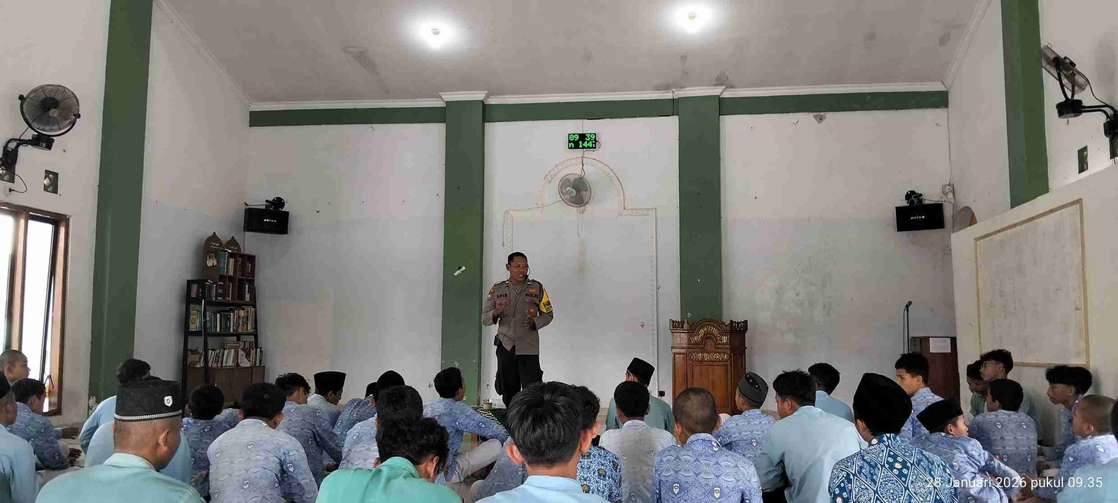 Bhabinkamtibmas Hadir di MBS Prof Hamka Kota Madiun, Tanamkan Edukasi Pencegahan Bullying