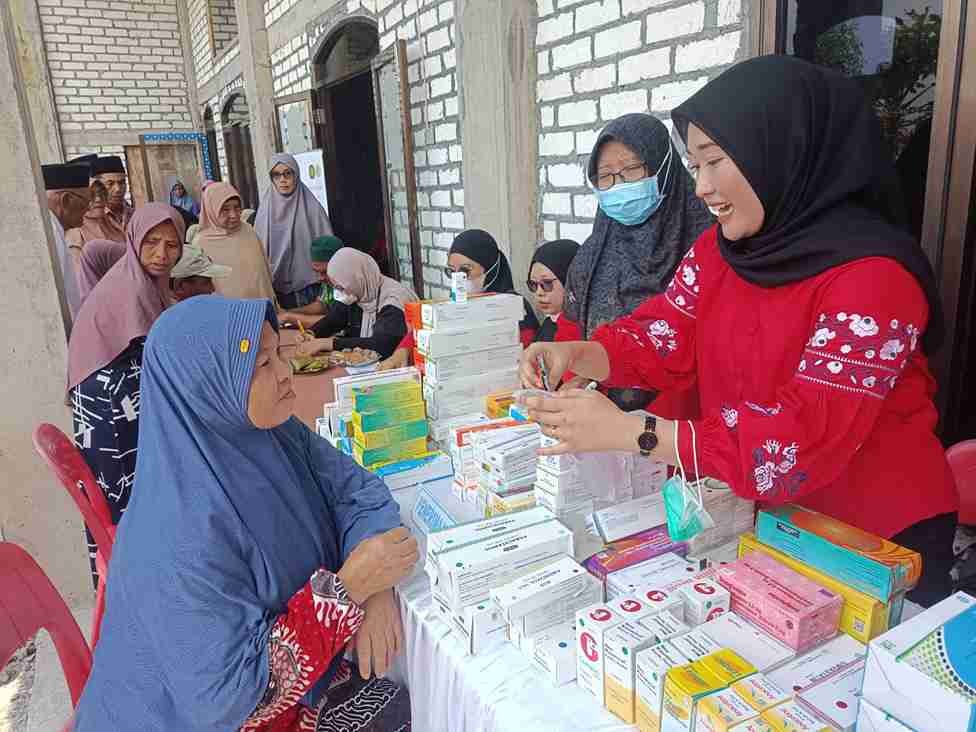 Bakti Sosial Peduli Banjir Bengawan Jero, PCM Karangbinangun Gandeng IAI Lamongan dan Forkom RS Muhammadiyah