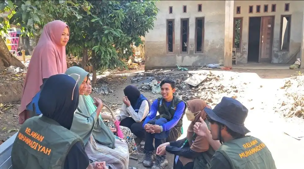 Hari Keempat Aksi Kemanusiaan, KawanMU Kunjungi Lansia Penyintas Banjir