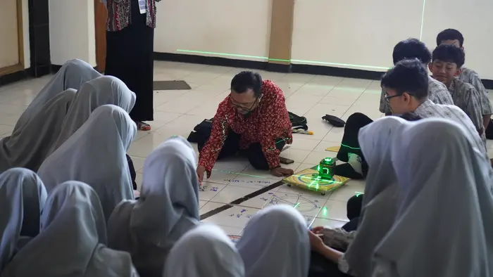 Terapkan Pembelajaran Kontekstual, Siswa Smamita Verifikasi Arah Kiblat dengan Instrumen Modern