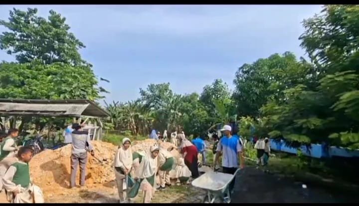 Giat Pembelajaran Siswa MI Muhammadiyah 08 Pelangwot: Usung Pedel untuk Area Parkir Sepeda