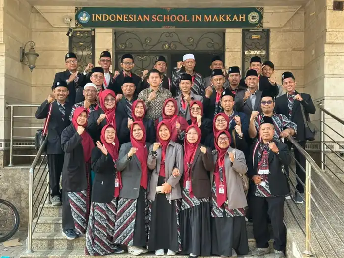 Study Inspiration Journey: Kepala SD Muhammadiyah 9 Surabaya Laksanakan Studi Komparatif ke Indonesian School in Makkah