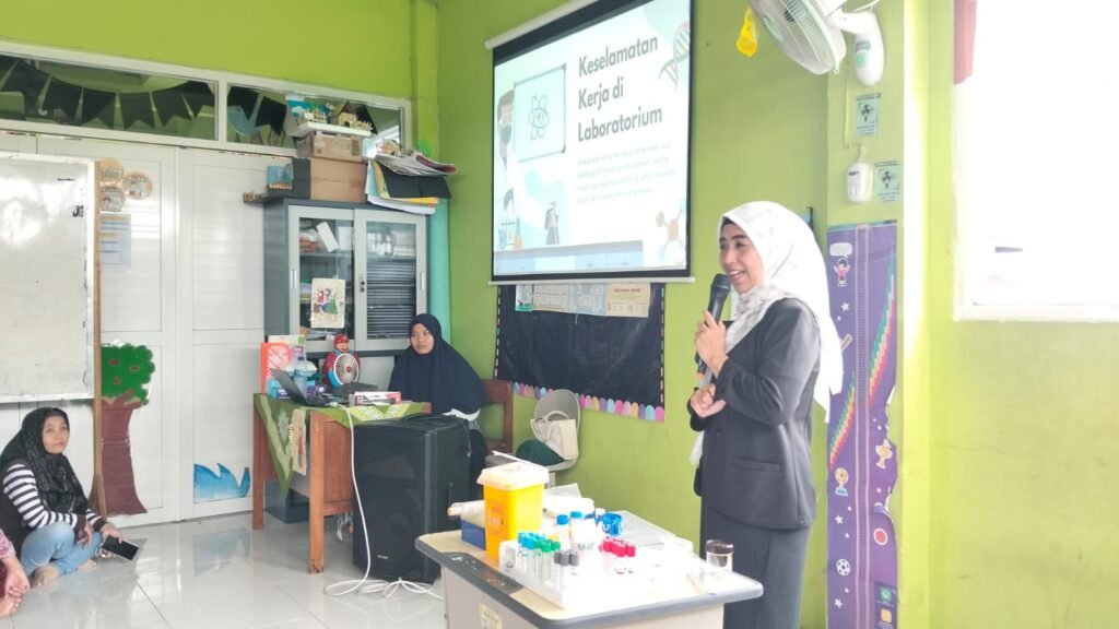 Asyiknya Siswa Sekolah Kreatif Menganti Jadi Detektif Sains