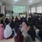 Kegiatan Keputrian SMP Muhammadiyah 12 Gresik Bahas Bakti kepada Orang Tua dan Guru