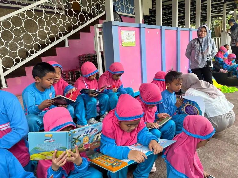 Lewat Mobil Perpustakaan, RBC Ajarkan Literasi dan Peduli Lingkungan pada Anak Usia Dini (2)