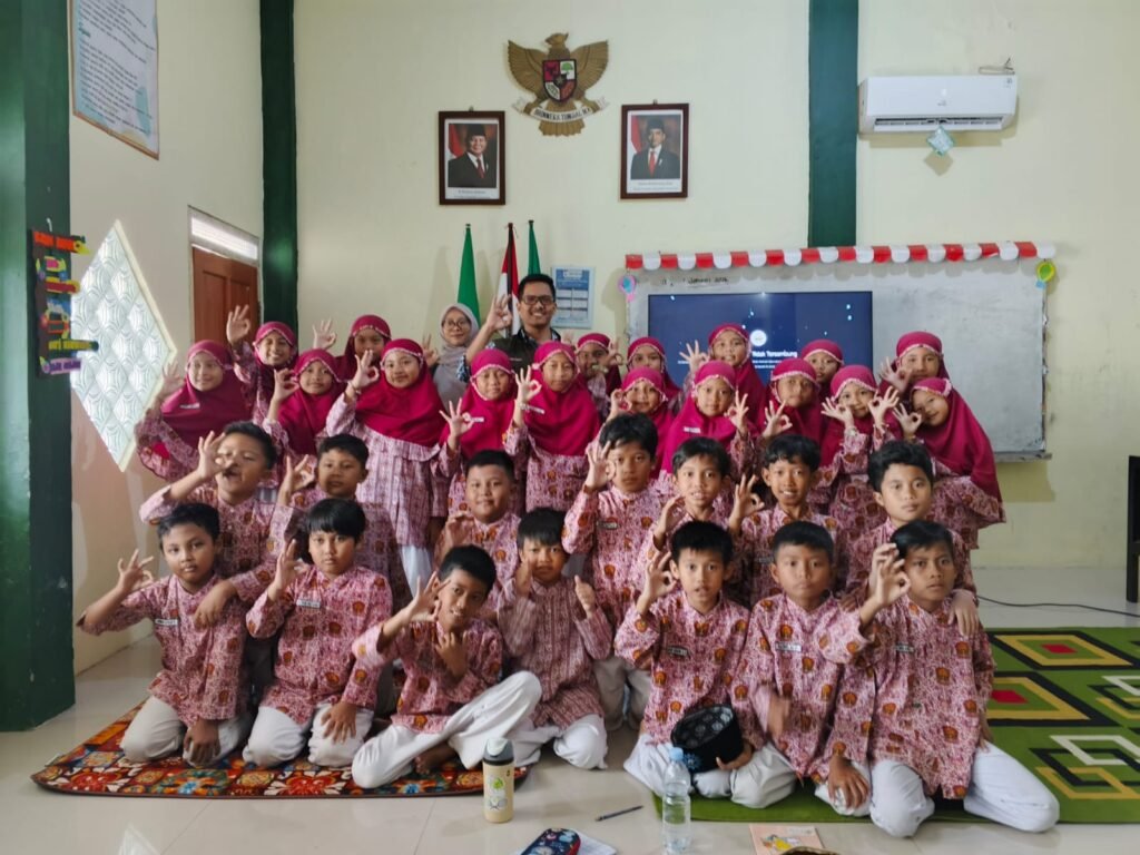 Keren! Ahli Energi Ini Ajak Siswa SD Mutu Paiton Jadi Pahlawan Energi