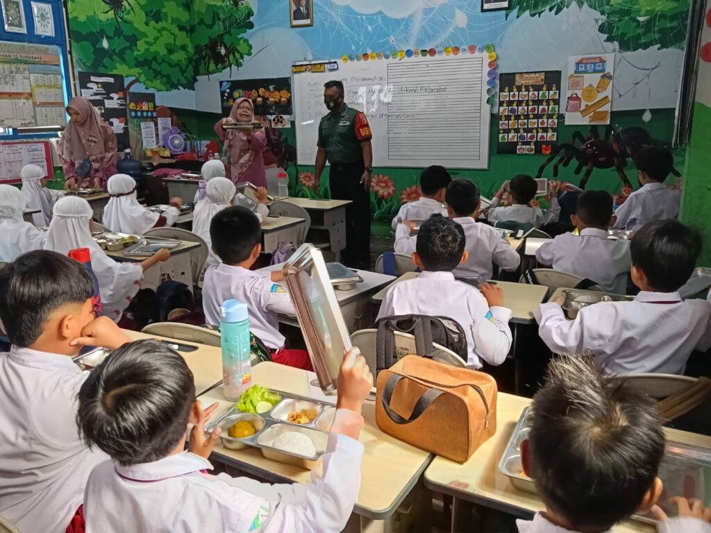 Menilik Keseruan Murid SDM Limas saat Menerima Makan Bergizi Gratis