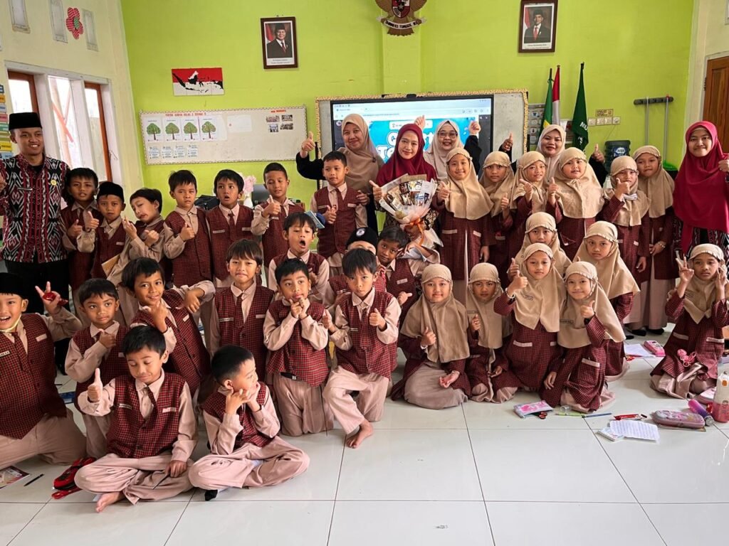 Program Guest Teacher SD Mutu: Bunda Entristika Ajarkan Seni Membaca Puisi