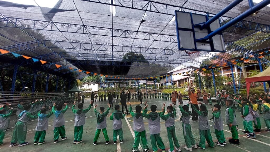 Mengikuti Serunya Outbound Siswa Kelas 1 SD Muhammadiyah 2 Tulangan di Pacet Mini Park