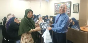 Sandal “Bilal bin Rabbah”, Oleh-Oleh Umrah Penuh Makna dari Kepala SD Musix