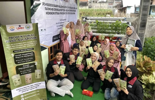 UMM Dorong Ketahanan Pangan Warga Jetis Lewat Akuaponik di Lahan Sempit
