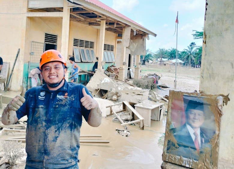 Rela Gluprut Demi Masa Depan Bangsa, Relawan MDMC Blitar Bersihkan Sekolah di Aceh Tamiang