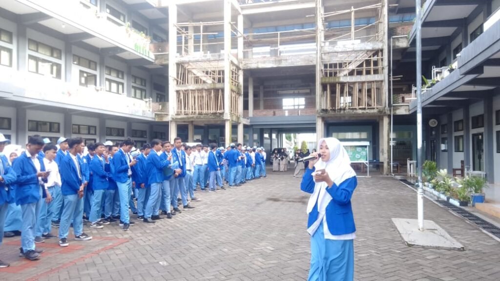 SMA Muha Genteng Lantunkan Jingle Mendikdasmen di Apel Awal KBM