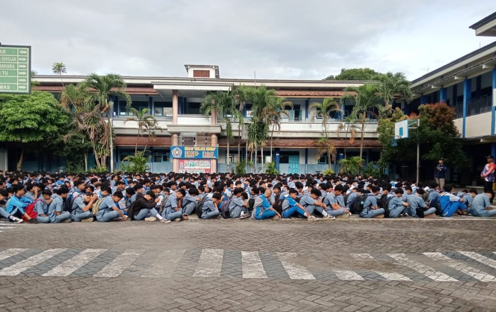 Siswa SMK Muda Genteng Ikuti Apel Perdana setelah Liburan