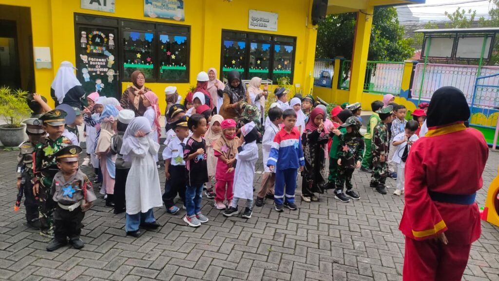 Keceriaan Siswa TK Aisyiyah 36 PPI Sambut Semester 2: Terbang Tinggi Lewat Kostum Cita-Cita