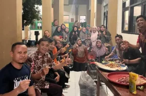 Guru SMPM Jipat Karangasem Kompak Dukung LDK Siswa dengan Makan Bersama hingga Malam Hari