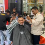 Cukur Rambut Penuh Berkah, Lazismu Gresik Satukan Seni Anak dan Aksi Kemanusiaan