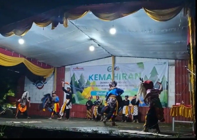 Memukau di bawah Lampu Panggung: Karnaval Arakan Sunatan Sekolah Ceria Jadi Bintang Pentas Kemahiran