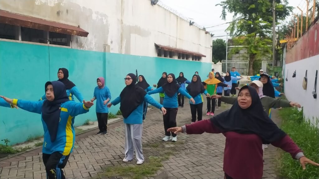 Klinik Pratama Rawat Jalan Al Azhar Gelar Senam Lansia, Dorong Pola Hidup Sehat dan Aktif