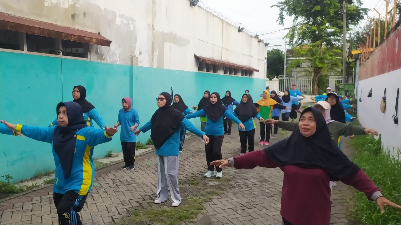 Klinik Pratama Rawat Jalan Al Azhar Gelar Senam Lansia, Dorong Pola Hidup Sehat dan Aktif