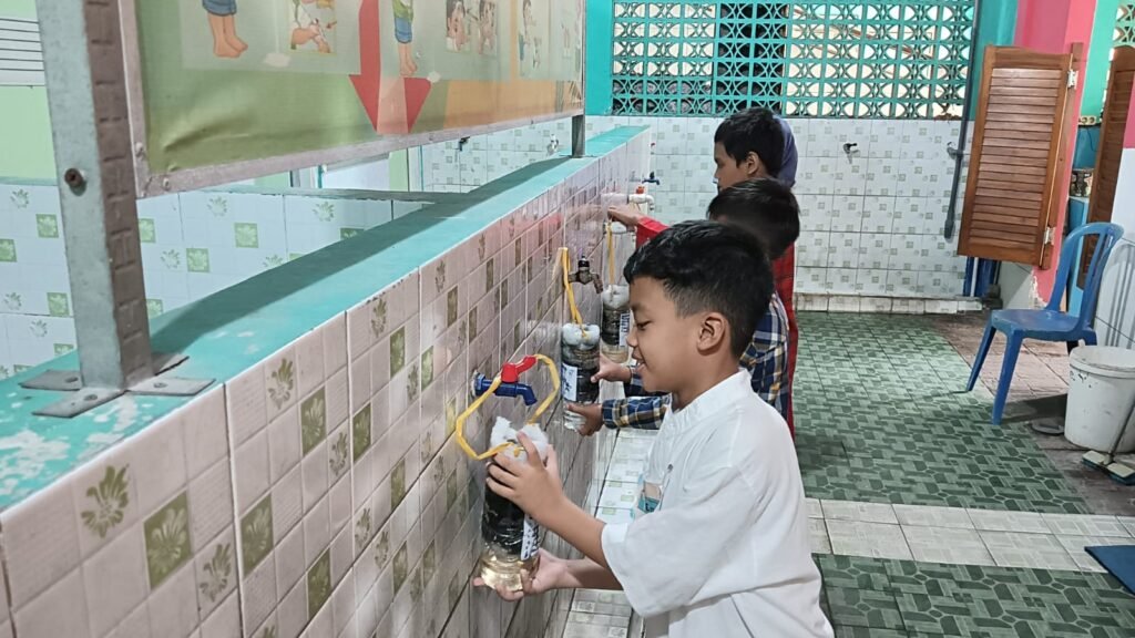 Belajar Sains sambil Berdakwah: Siswa SD Mumtaz Kelas 3 Rancang Alat Penjernih Air untuk Wudhu dalam Proyek STEM