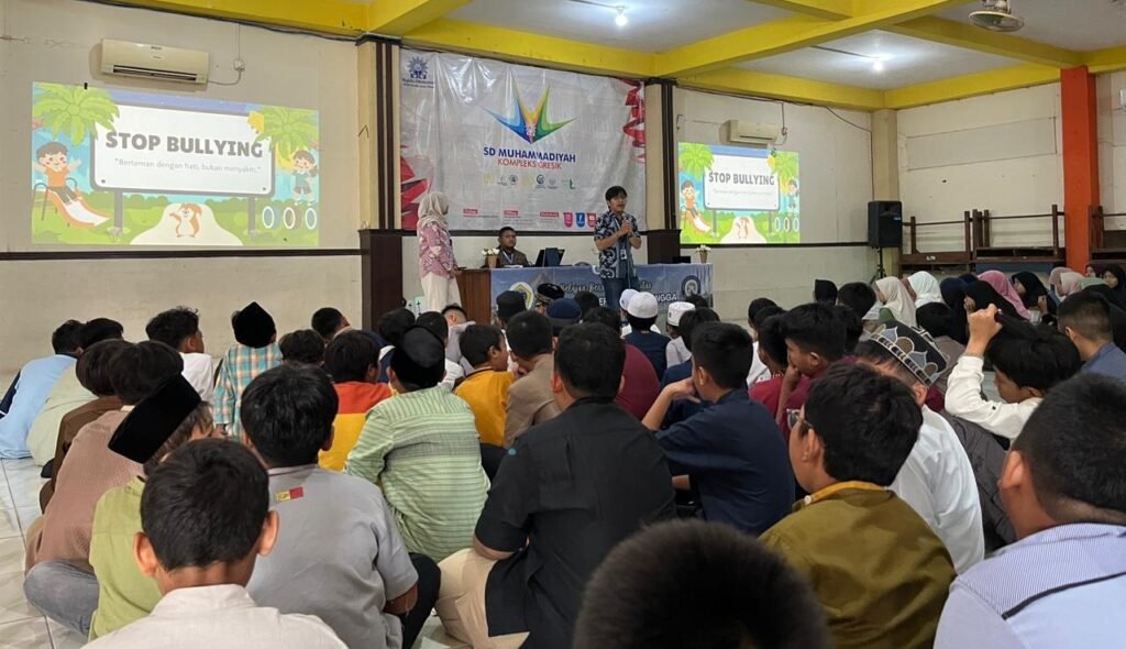 Mahasiswa Unair Gelar Sosialisasi Antibullying di SD Mugres, Murid Diajak Jadi Pelopor Sekolah Ramah