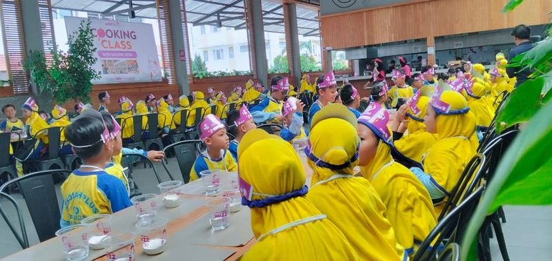 PLK Siswa SDM 18 Surabaya, Belajar Kreatif dan Berjiwa Wirausaha lewat Kreasi Mi Ceria