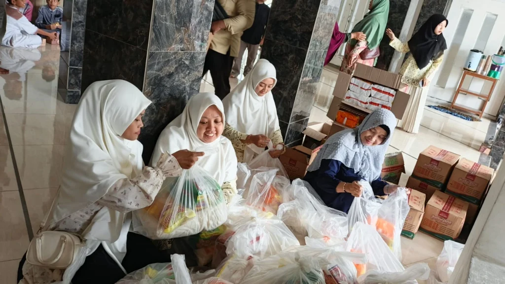 Aksi Nyata Dakwah Sosial, PCNA Driyorejo Turut Berbagi Bersama PRM-PRA GKB 2