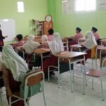 Mahasiswa Pendidikan Bahasa Inggris UMSURA Laksanakan Microteaching di SD Muhammadiyah 17 Surabaya