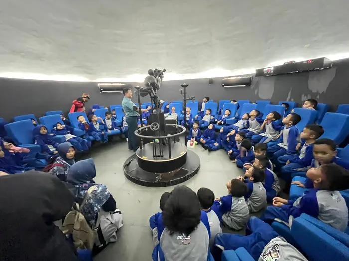 Outdoor Learning SD Muhammadiyah 8 Tulangan, Belajar Seru di Planetarium dan KidZania