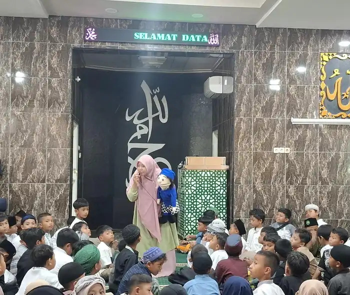 Peringati Isra’ Mi’raj, SD Muhammadiyah 1 Driyorejo Hadirkan Dongeng Edukatif