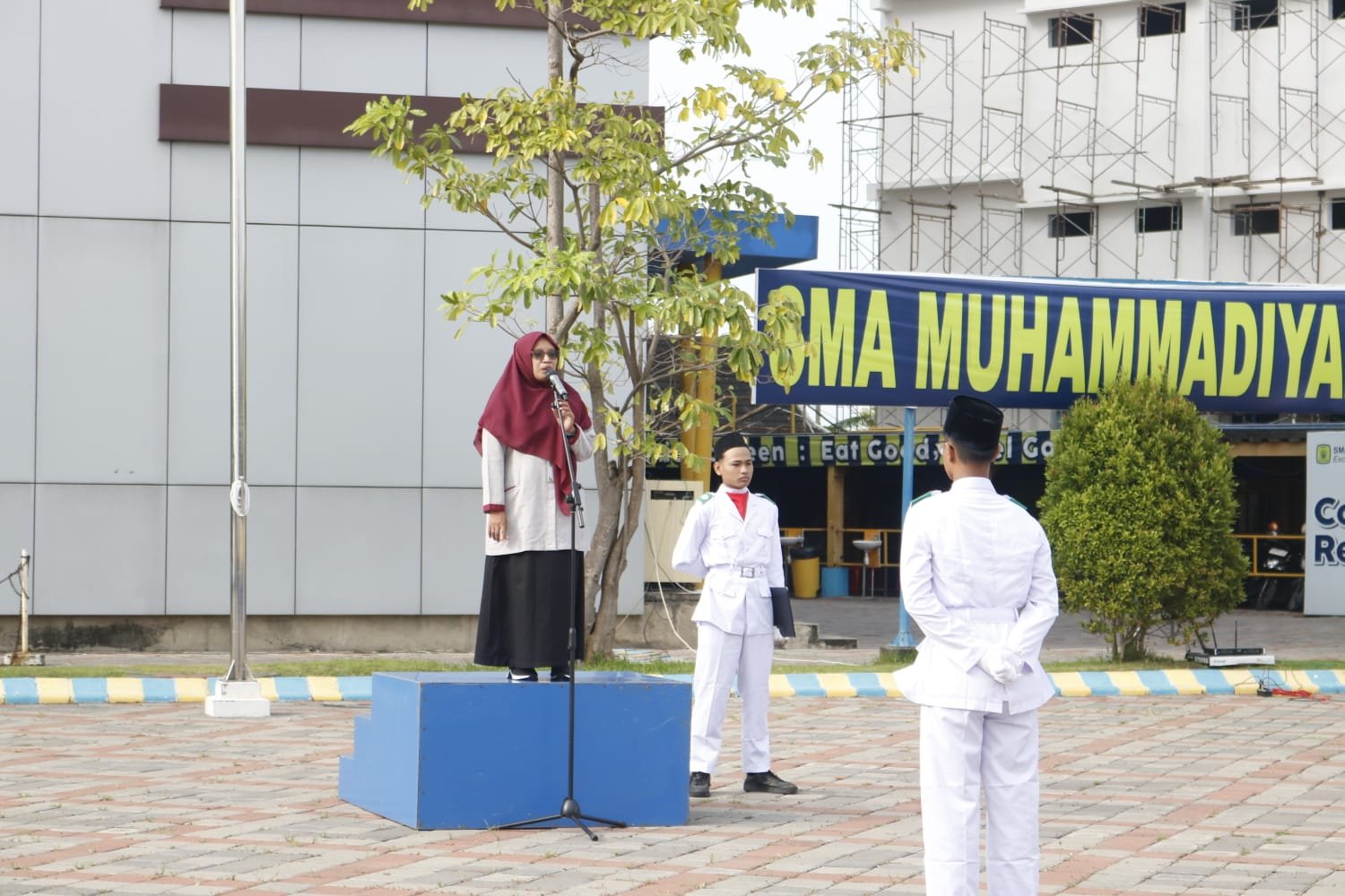 Dari Kebiasaan Kecil Menuju Mimpi Besar: Pesan Inspiratif di Upacara Senin SMAMIO