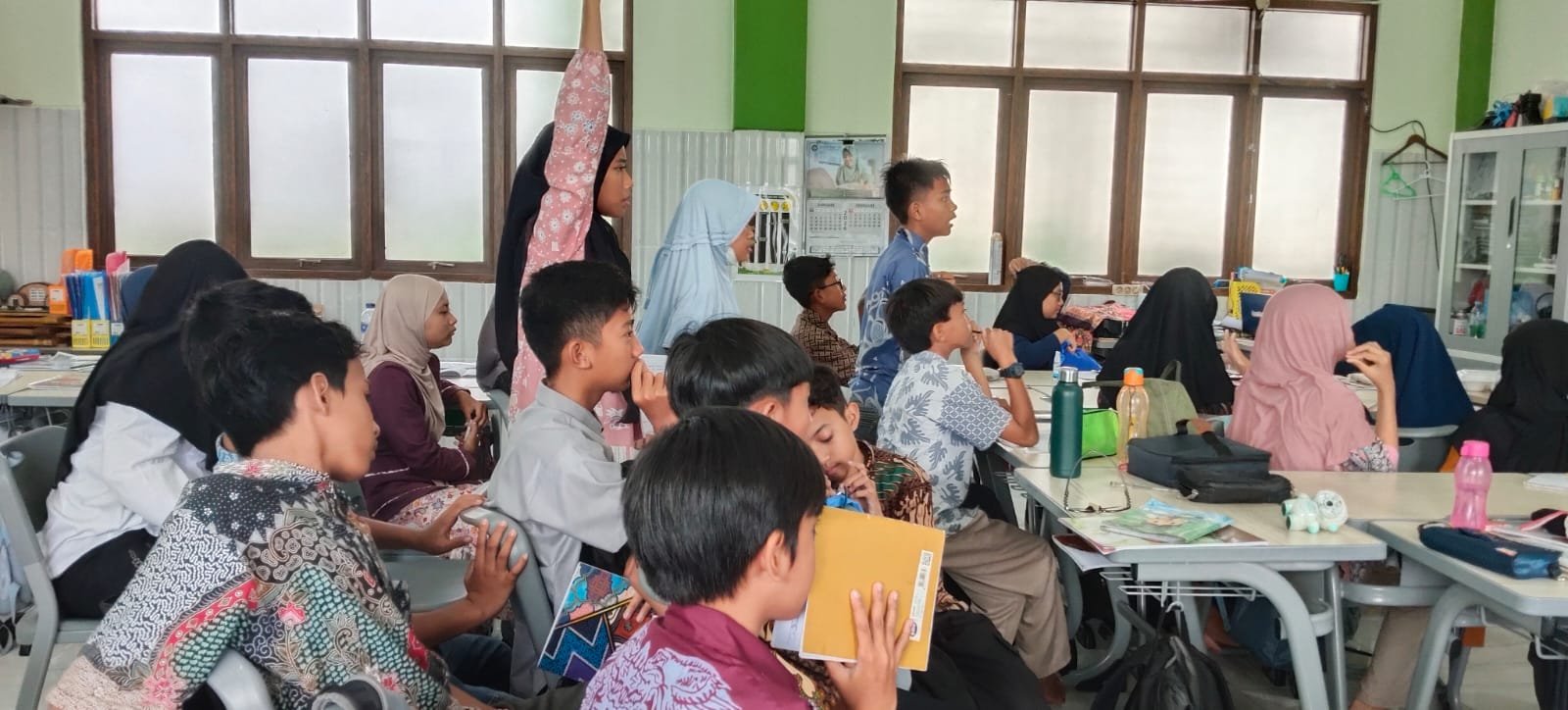 Debat Santun: Cara SD Almadany Bentuk Siswa Berpikir Kritis dan Percaya Diri