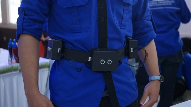 Alat sensor untuk tunanetra yang dibuat oleh mahasiswa Teknik Industri UMM. (Humas UMM/PWMU.CO)