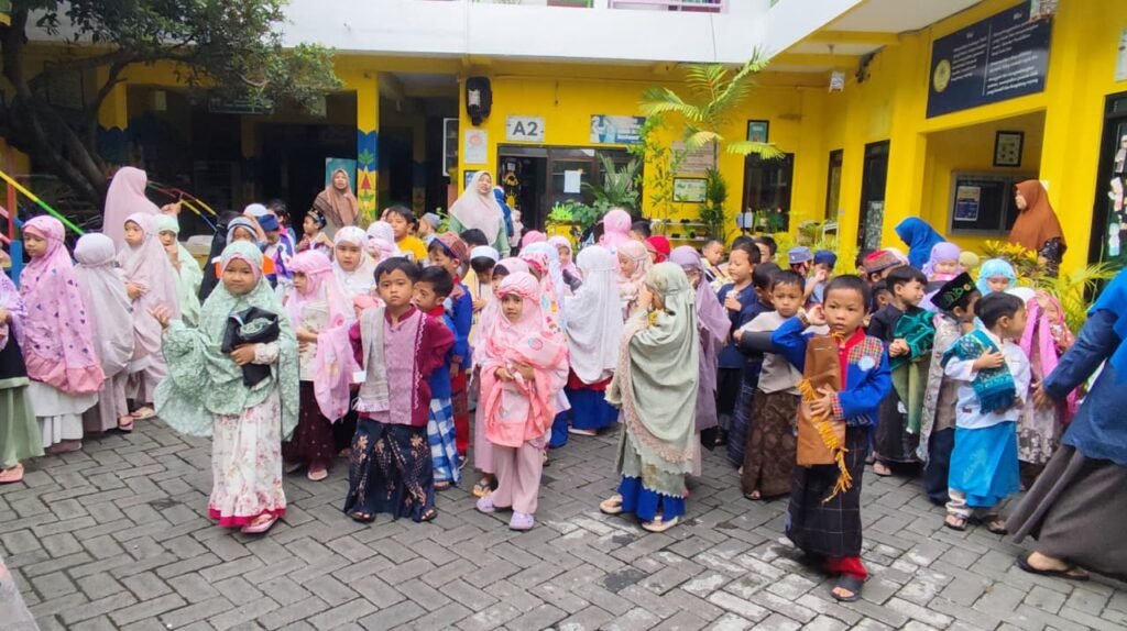 Langkah Kecil 86 Siswa TK Aisyiyah 36 PPI Ramaikan Masjid At-Taqwa PPI dalam Peringatan Isra’ Mi’raj