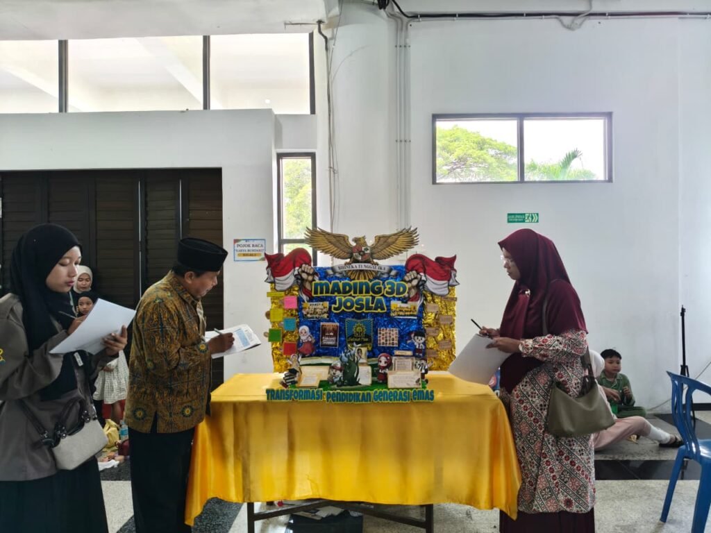 SD Muhammadiyah 18 Surabaya Gelar Lomba Mading 3D dalam Rangka Milad ke-56