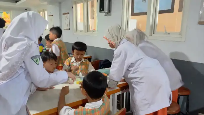 Kelas Ilmuwan Sekolah Inovatif Kelas 2 Digelar di Laboratorium SMAMGA