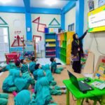 Kelas Kunjung Perpustakaan Sekolah Kreatif Baratajaya Ajak Siswa Tingkatkan Budaya Literasi