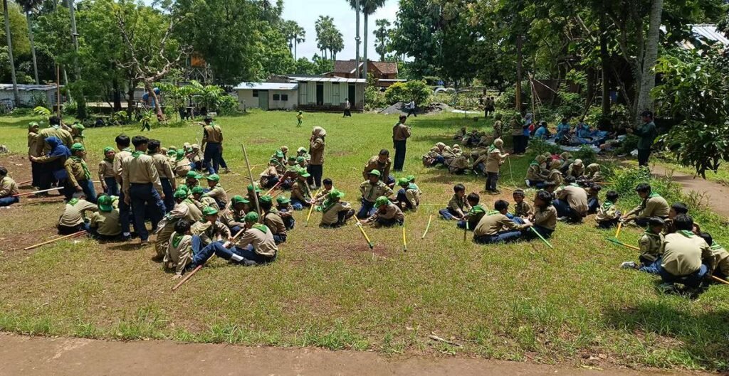 Belajar Sambil Bermain, Peserta CPA IV Hizbul Wathan Sekaran Antusias Ikuti Materi Tali Temali dan Pioneering di Kebun Leha-Leha Paciran
