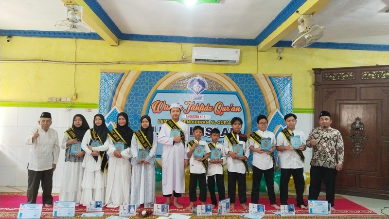 Panti Asuhan Muhammadiyah KH. Achmad Dahlan Salurkan Mushaf Al-Quran untuk Wisudawan Tahfidz LPQ Al Islam