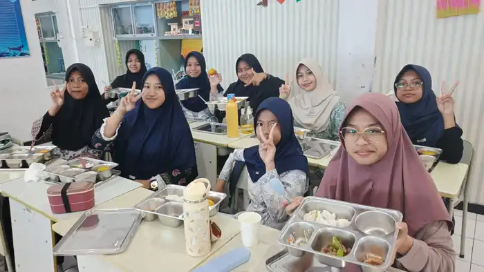 Program MBG Perdana di Spemdalas Berlangsung Tertib, Siswa Antusias