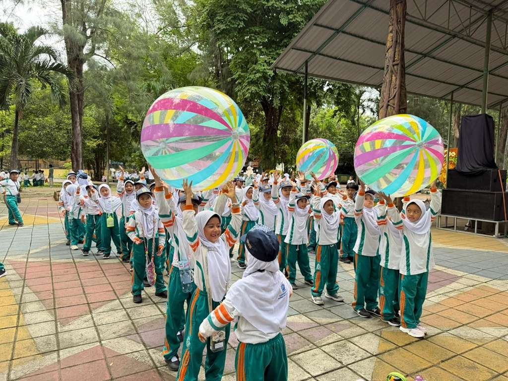 Serunya Outbound Siswa Kelas 1 SD Muhammadiyah 1 GKB di Kebun Binatang Surabaya